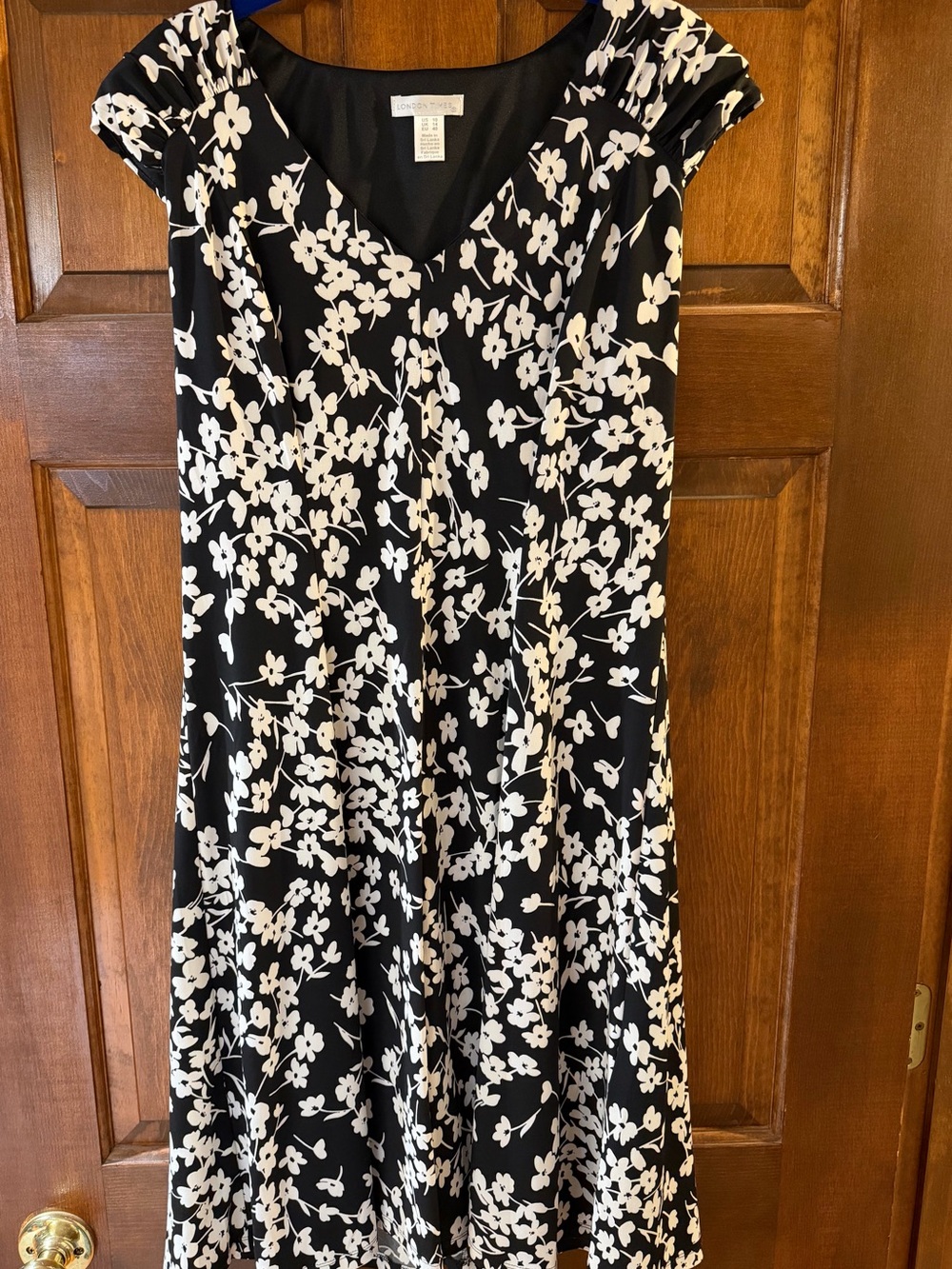 London Times Black and White Floral V-Neck A-Line Dress